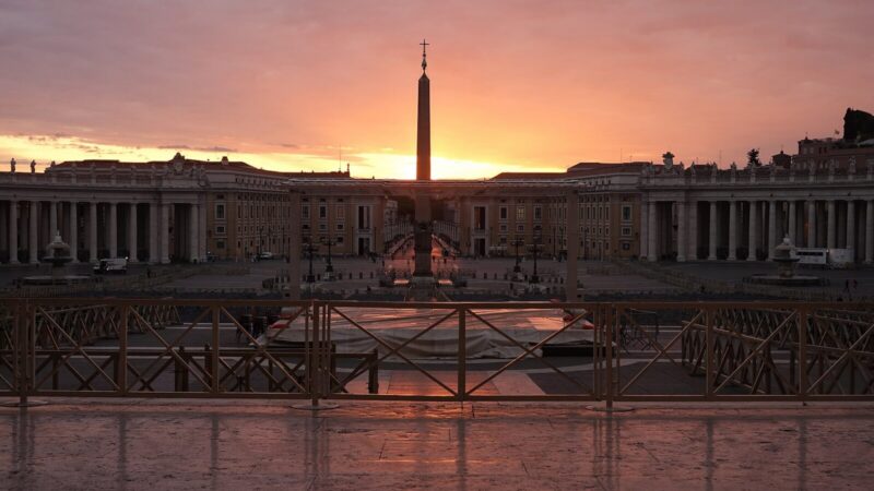 Vista de la plaza de San Pedro, en el Vaticano, institución vinculada al debate sobre las reglas éticas de la inteligencia artificial.