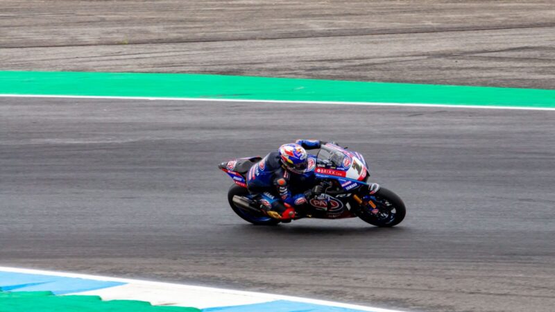 David Alonso durante una competencia de Moto2, la categoría en la que consiguió su cuarto podio de la temporada en el Gran Premio de Austria.