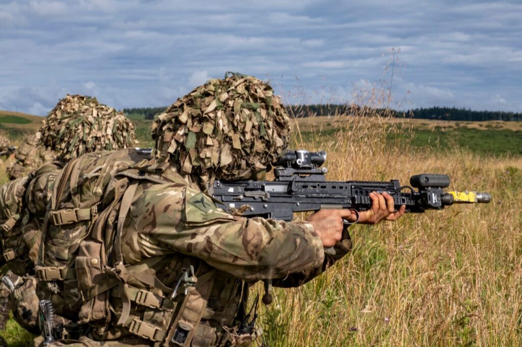 Soldados del Ejército Nacional en una operación militar en zona rural