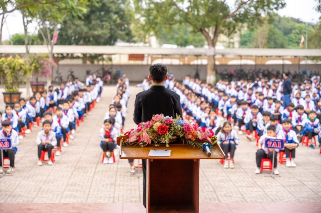 Maestros durante una movilización en defensa de la educación pública en Colombia