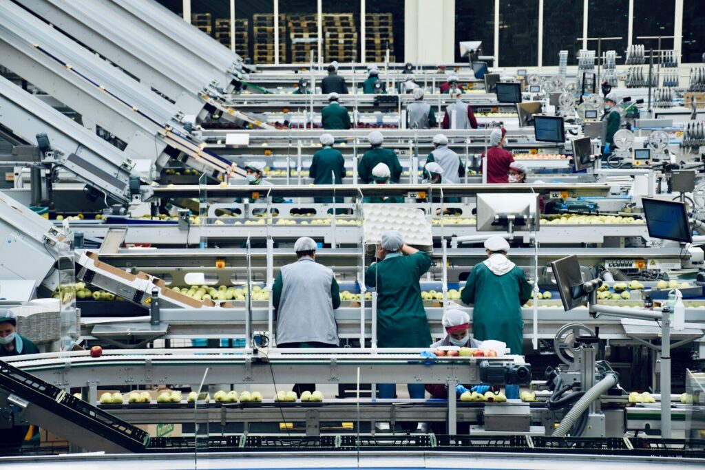 Comerciantes y trabajadores en espacios de actividad empresarial e industrial