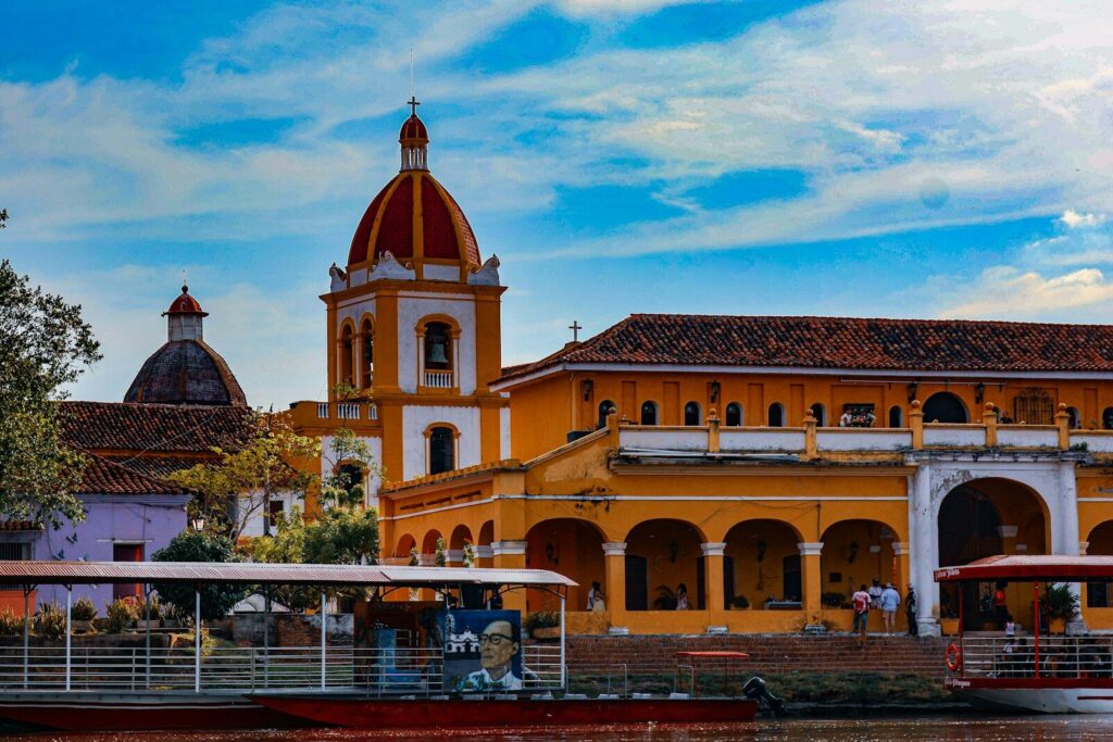 Torres e iglesias del centro histórico de Mompox, ciudad patrimonial ubicada a orillas del río Magdalena