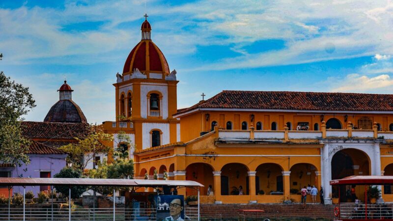 Torres e iglesias del centro histórico de Mompox, ciudad patrimonial ubicada a orillas del río Magdalena