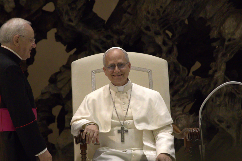 El papa León XIV pronuncia un discurso sobre la paz y las relaciones internacionales