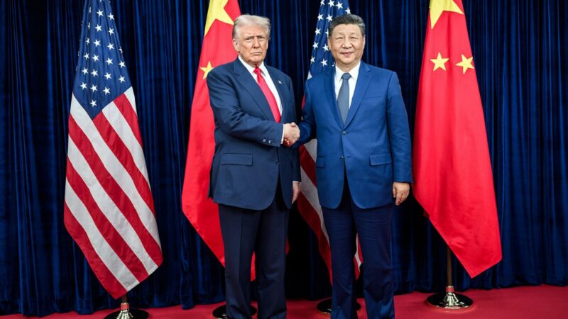 Los presidentes Donald Trump y Xi Jinping durante su reunión a puerta cerrada en la Casa Blanca