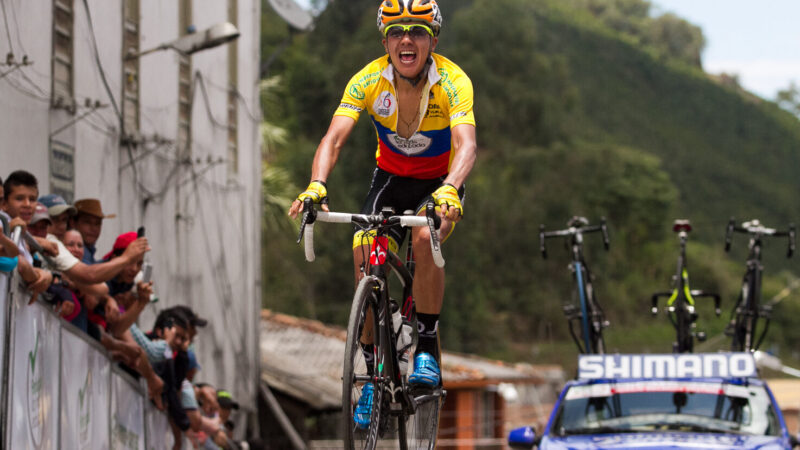 Richard Carapaz, ciclista ecuatoriano del EF Education-Easypost, durante una competencia de ciclismo en ruta