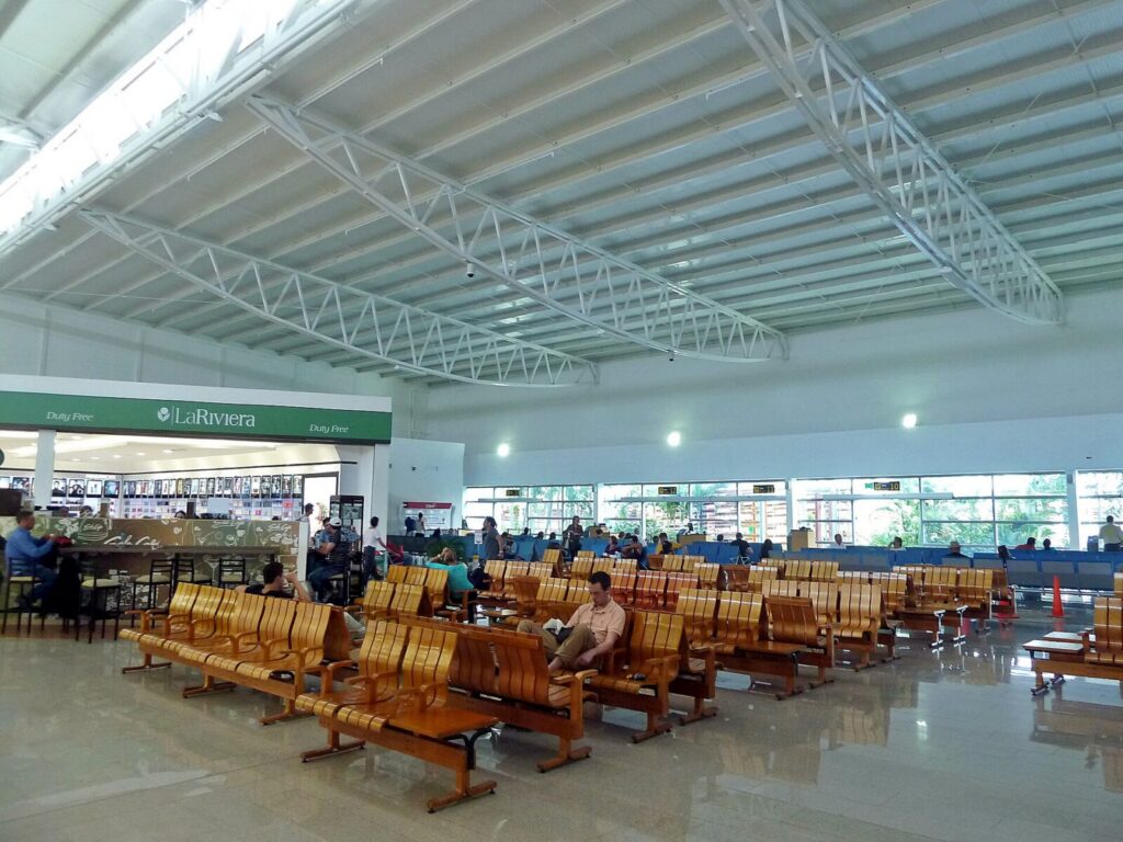 Vista del aeropuerto Rafael Núñez de Cartagena, Colombia