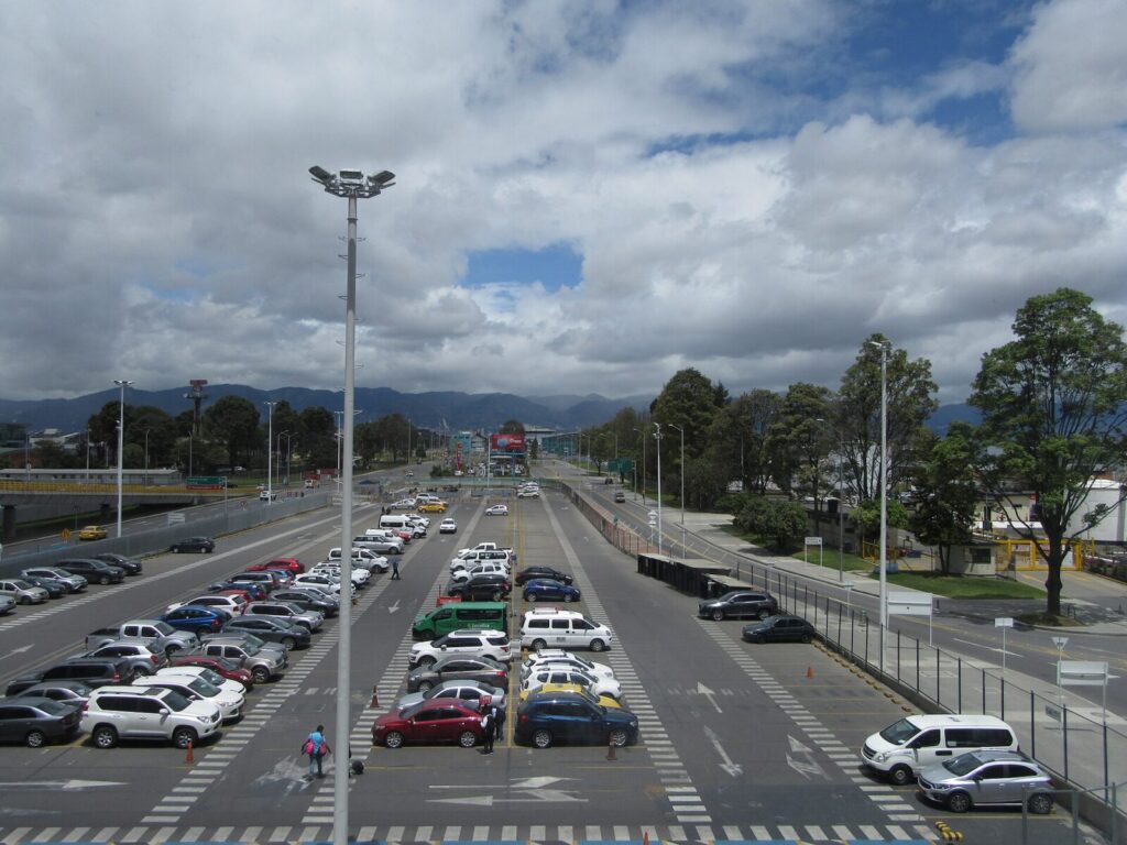 Obras de infraestructura vial y aeroportuaria en desarrollo