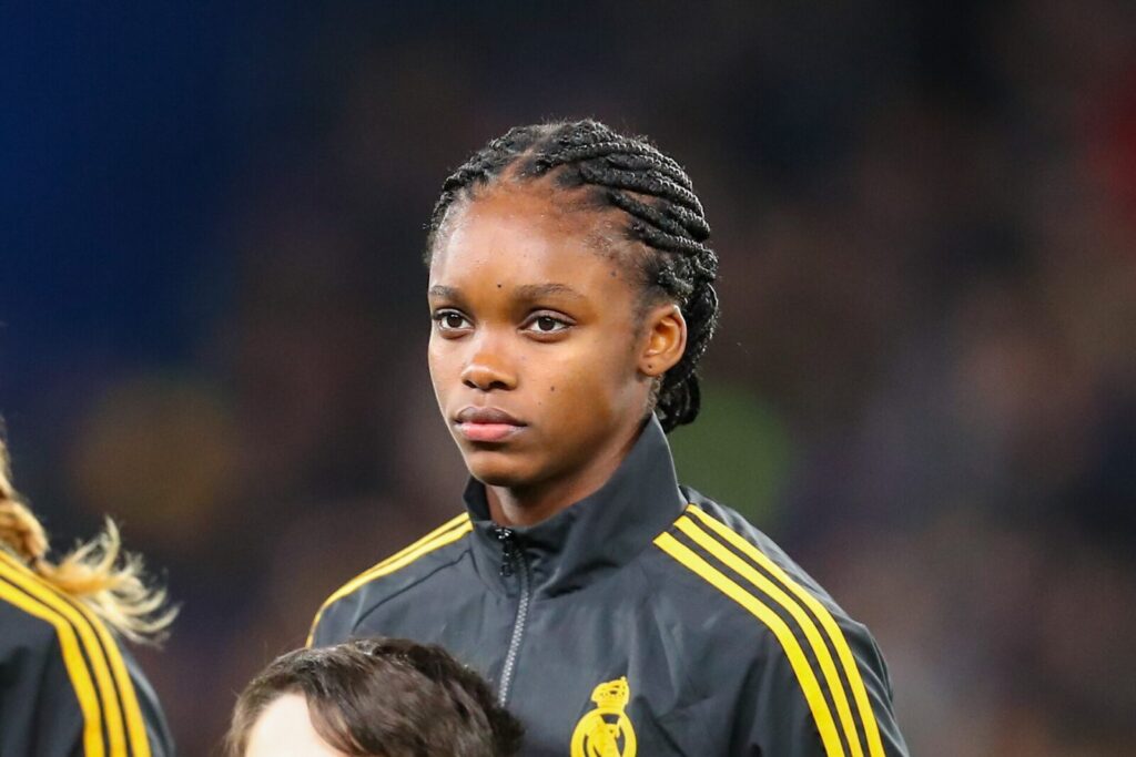 La futbolista colombiana Linda Caicedo en acción durante un partido.