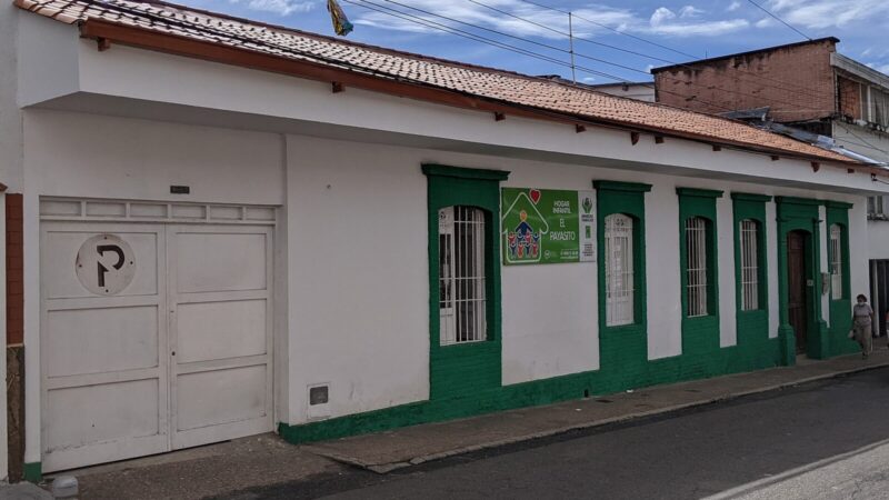 Pasajeros reciben productos gastronómicos del Tolima durante un vuelo entre Bogotá e Ibagué
