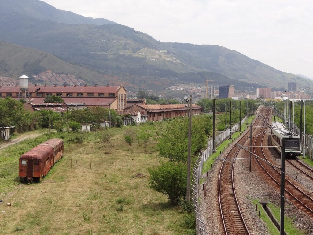 Infraestructura de transporte y desarrollo urbano en una ciudad colombiana