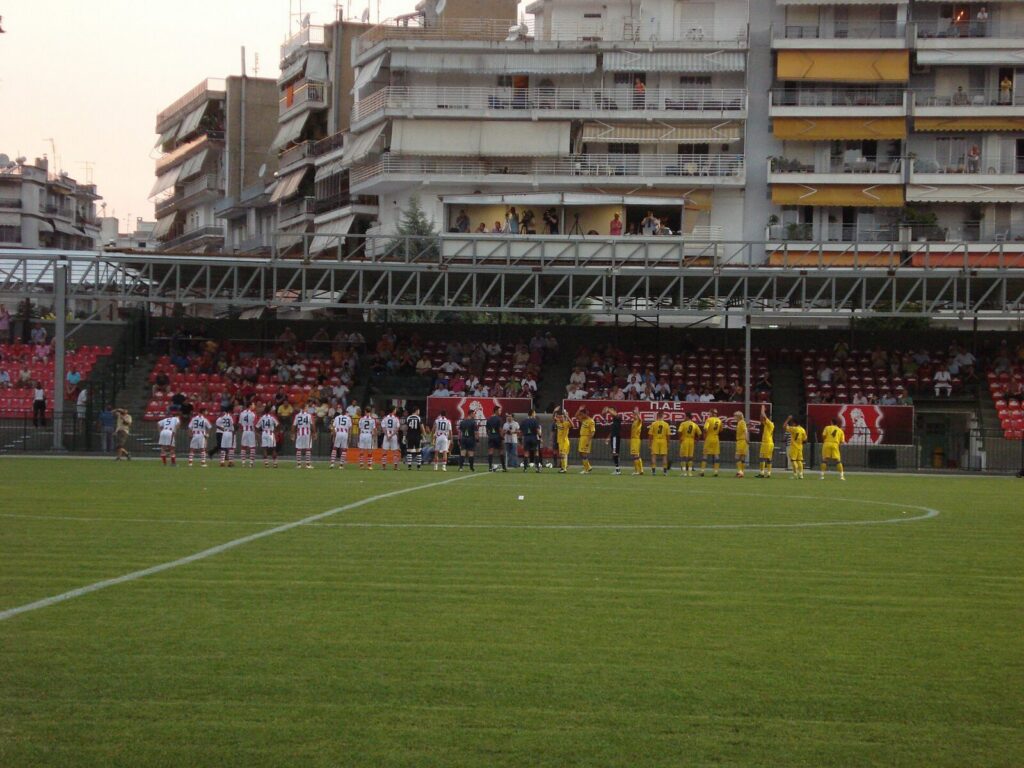 Acción de un partido de fútbol en un estadio asociado al Udinese