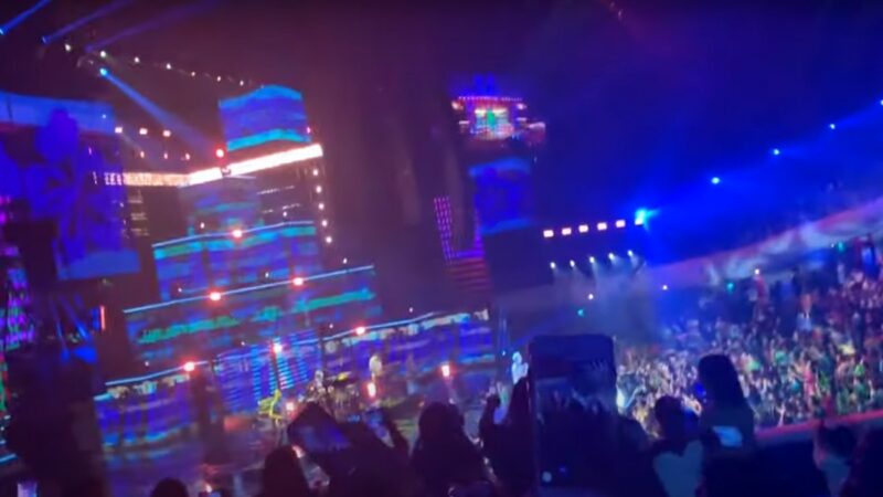 Pedro Capó durante una presentación musical, relacionado con el lanzamiento de su álbum Fulanito