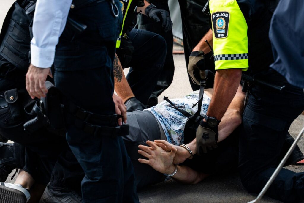 Uniformados de la Policía Nacional durante un operativo de captura.