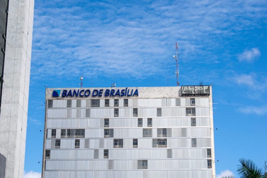 Reunión empresarial relacionada con financiación y desarrollo productivo en Colombia