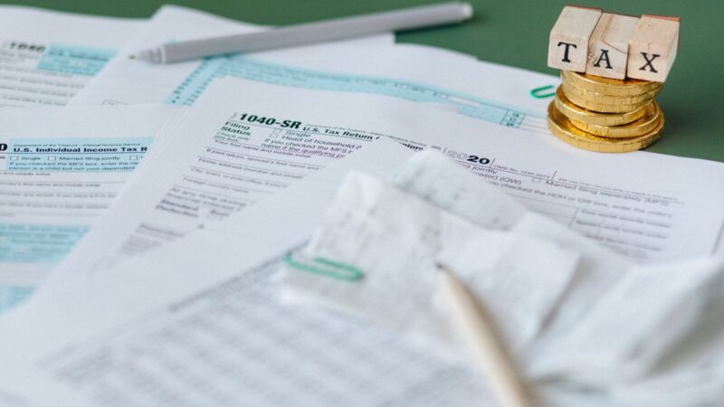 Documentos y elementos de trabajo relacionados con el pago de obligaciones tributarias