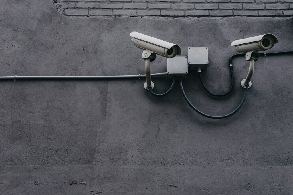 Dispositivo de grabación y elementos de seguridad dentro de una oficina