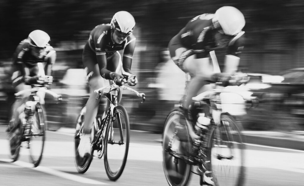 Ciclista profesional colombiano durante una competencia de ruta