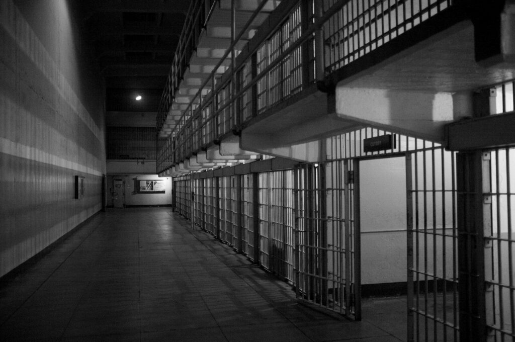 Instalaciones penitenciarias asociadas a la solicitud de protección para un exfuncionario investigado