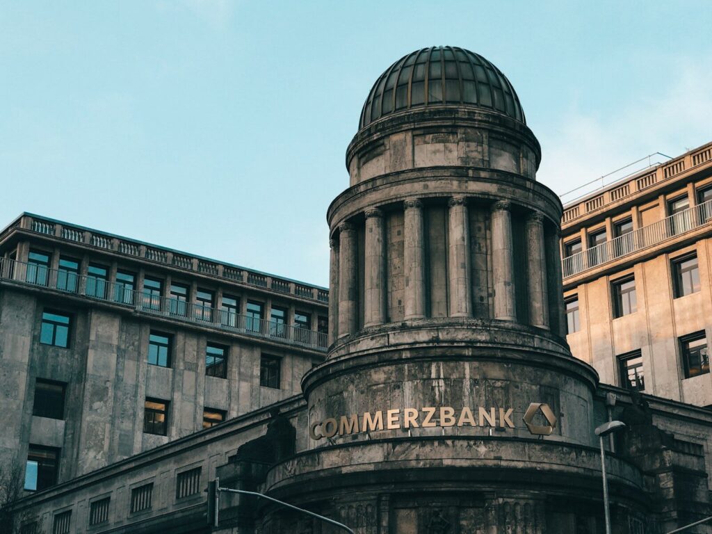 Fachada de una sede del banco de desarrollo alemán KfW en Alemania.