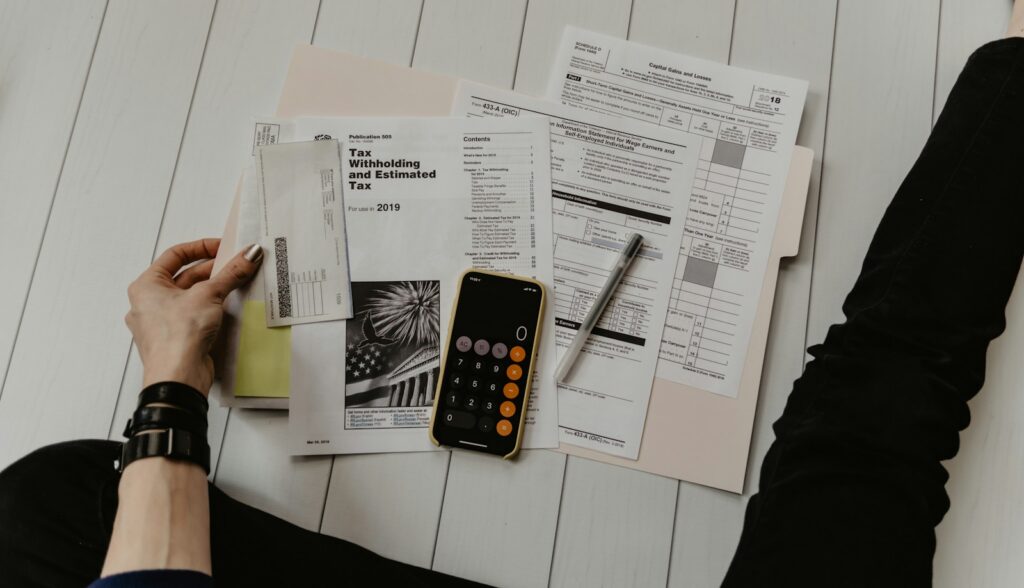 Documentos y elementos de trabajo asociados con seguros y protección financiera para empresas