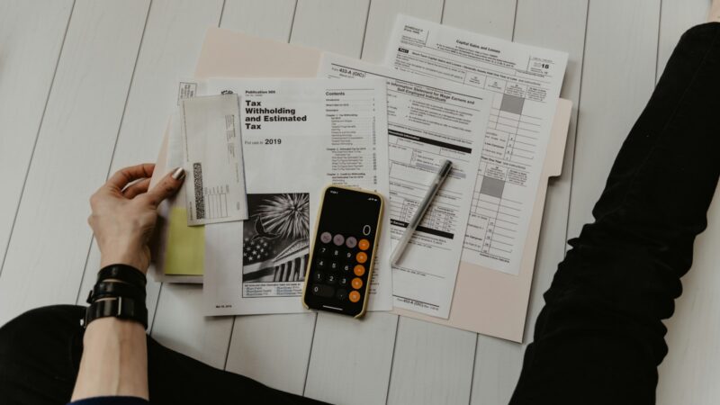 Documentos y elementos de trabajo asociados con seguros y protección financiera para empresas