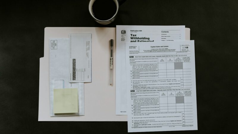 Documentos y gráficos sobre decisiones de política fiscal y gasto público