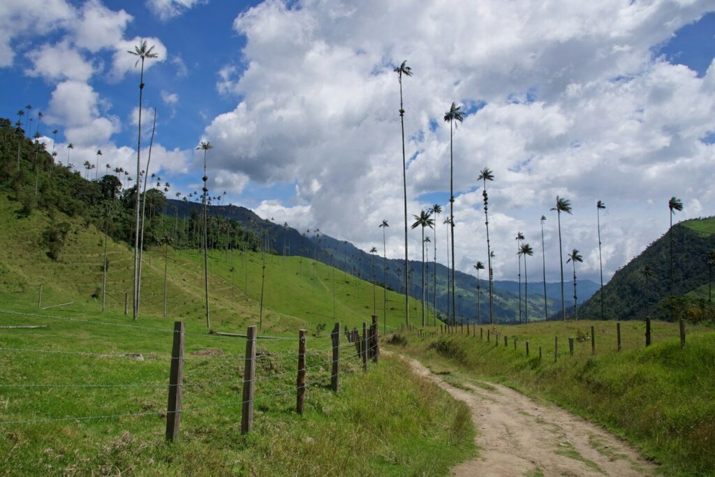 Instalaciones de una unidad militar en Colombia, relacionadas con una investigación del Ejército