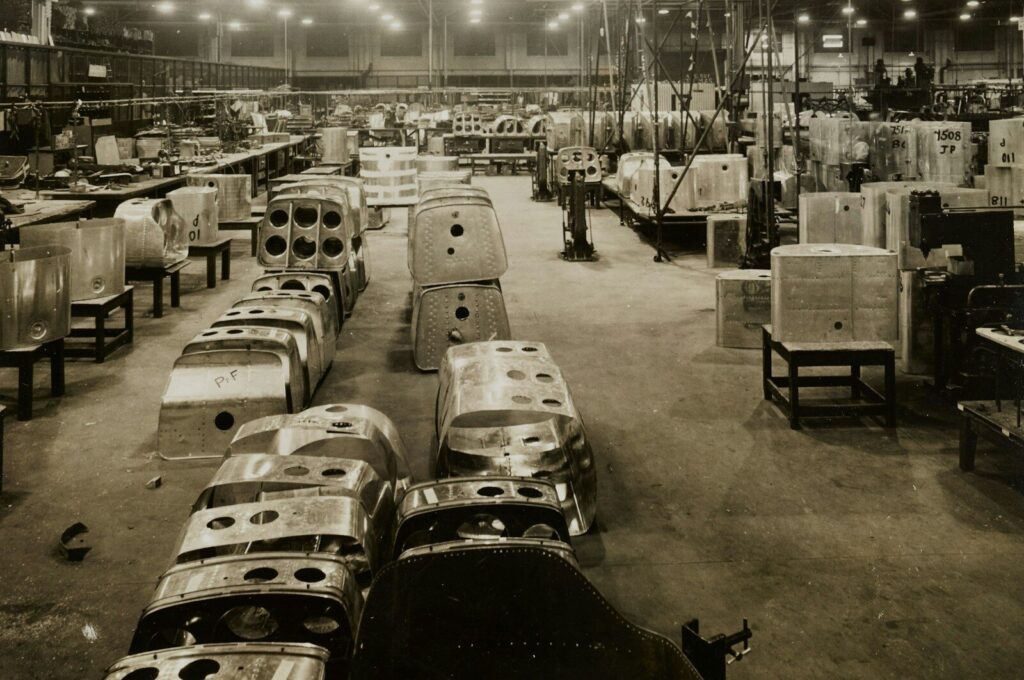 Línea de producción de una fábrica de vehículos comerciales y motores para transporte regional