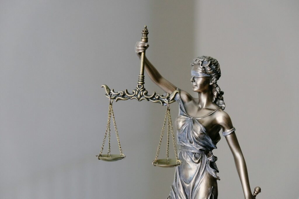 Instalaciones de la Fiscalía o de un despacho judicial en Antioquia, en el marco del caso del hombre señalado de abusar sexualmente de una mujer de 83 años en La Unión.