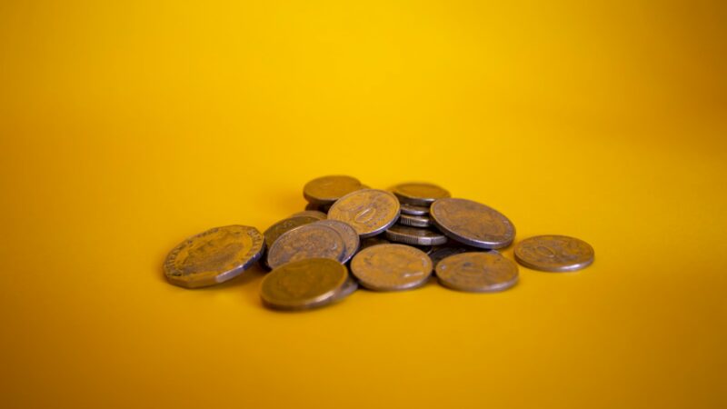 Pantallas con cotizaciones financieras en un mercado bursátil de Brasil