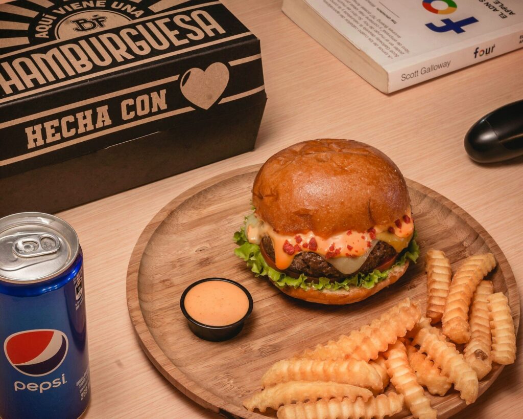 Interior de un restaurante de hamburguesas relacionado con la crisis financiera de Presto