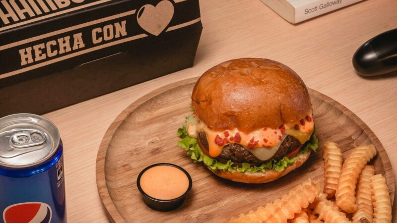 Interior de un restaurante de hamburguesas relacionado con la crisis financiera de Presto