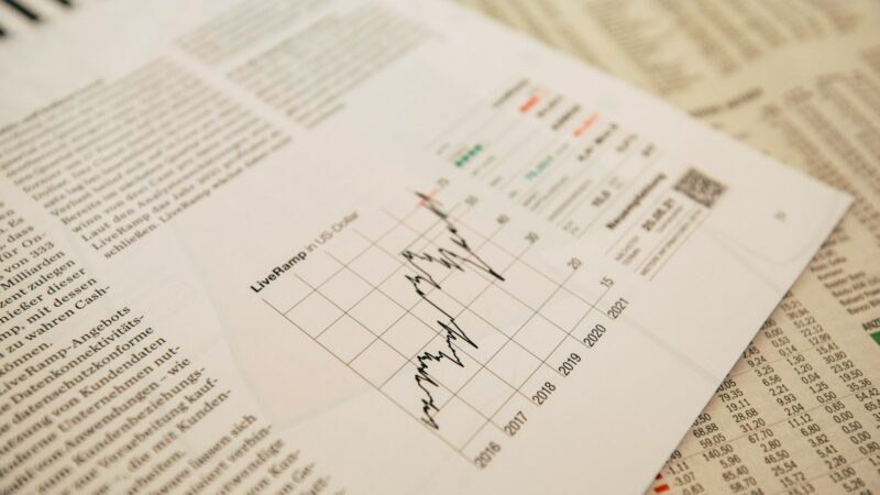 Documentos financieros y gráficos asociados a una operación de deuda pública