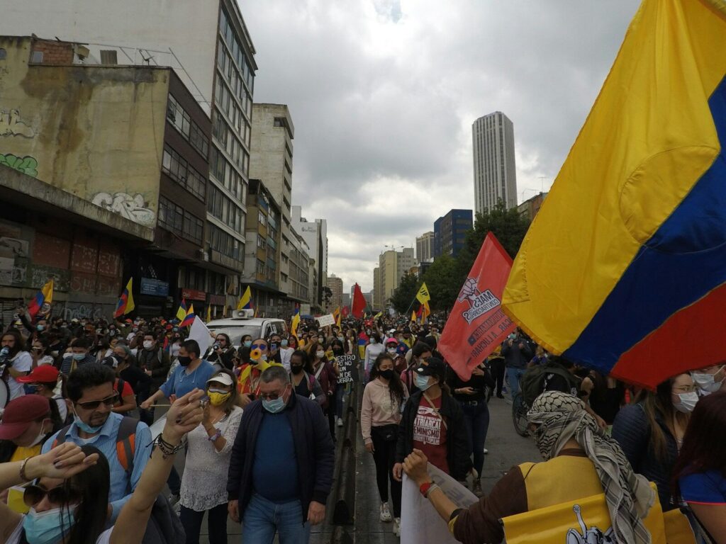 Ernesto Samper y Gustavo Petro durante una actividad política en Colombia
