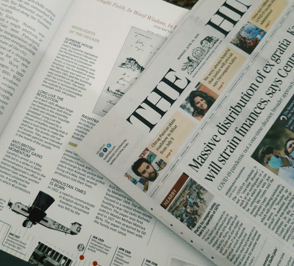 Periódicos y documentos que representan la agenda de noticias de Colombia