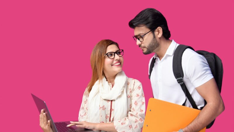 Documentos y calculadora asociados con el pago de un crédito educativo