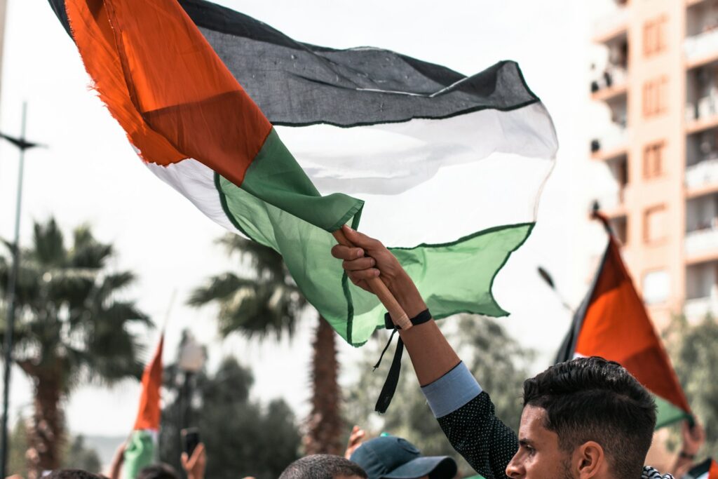Ciudadanos de una comunidad árabe de Israel participan en una jornada electoral