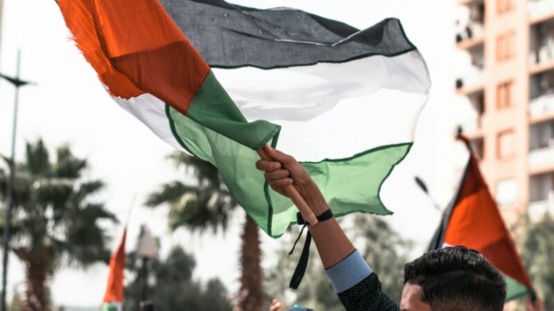 Ciudadanos de una comunidad árabe de Israel participan en una jornada electoral