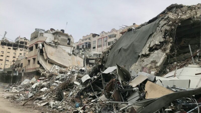 Edificio con daños estructurales tras el terremoto de magnitud 7,5 registrado en Panamá