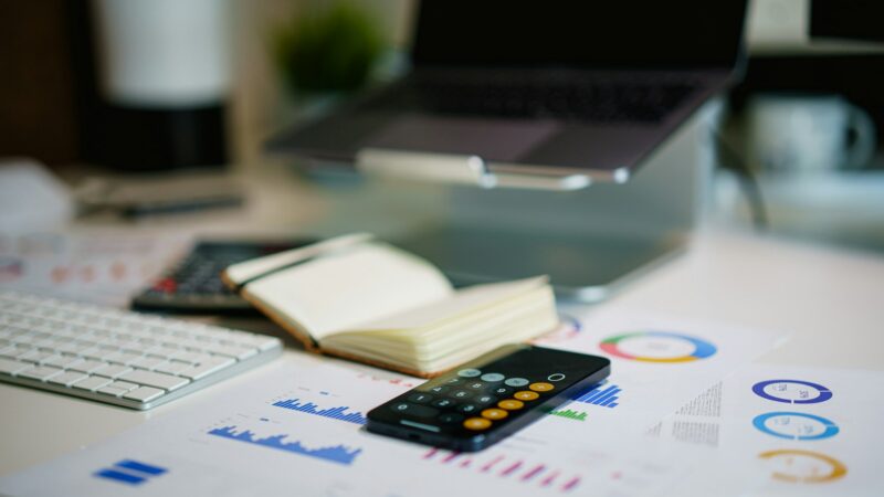 Documentos financieros y herramientas digitales asociadas con la liquidez empresarial