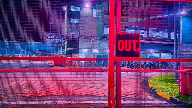 Estadio de fútbol preparado para recibir aficionados y desarrollar controles de seguridad