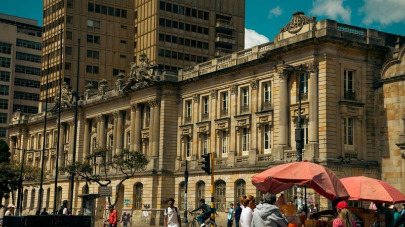 Edificio institucional relacionado con la política cultural y patrimonial de Colombia