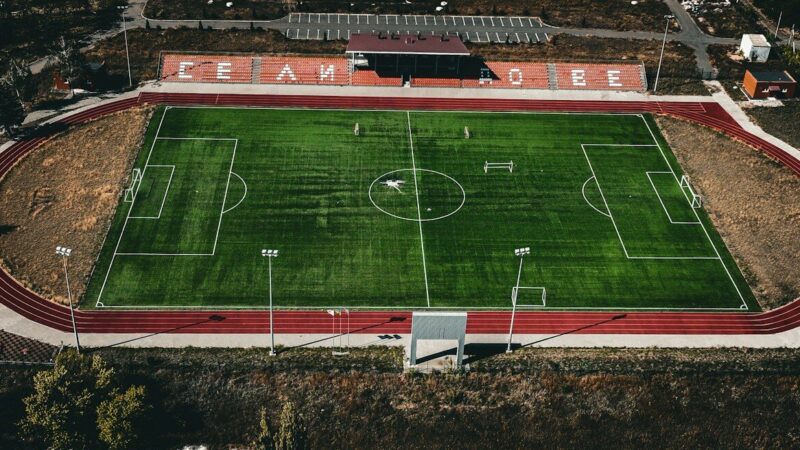 Estadio de fútbol durante una jornada deportiva, en referencia al proceso de elección del nuevo técnico de Llaneros