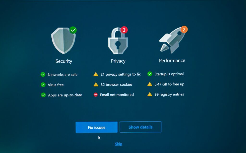 Pantalla de un navegador con una advertencia de seguridad frente a un sitio sospechoso