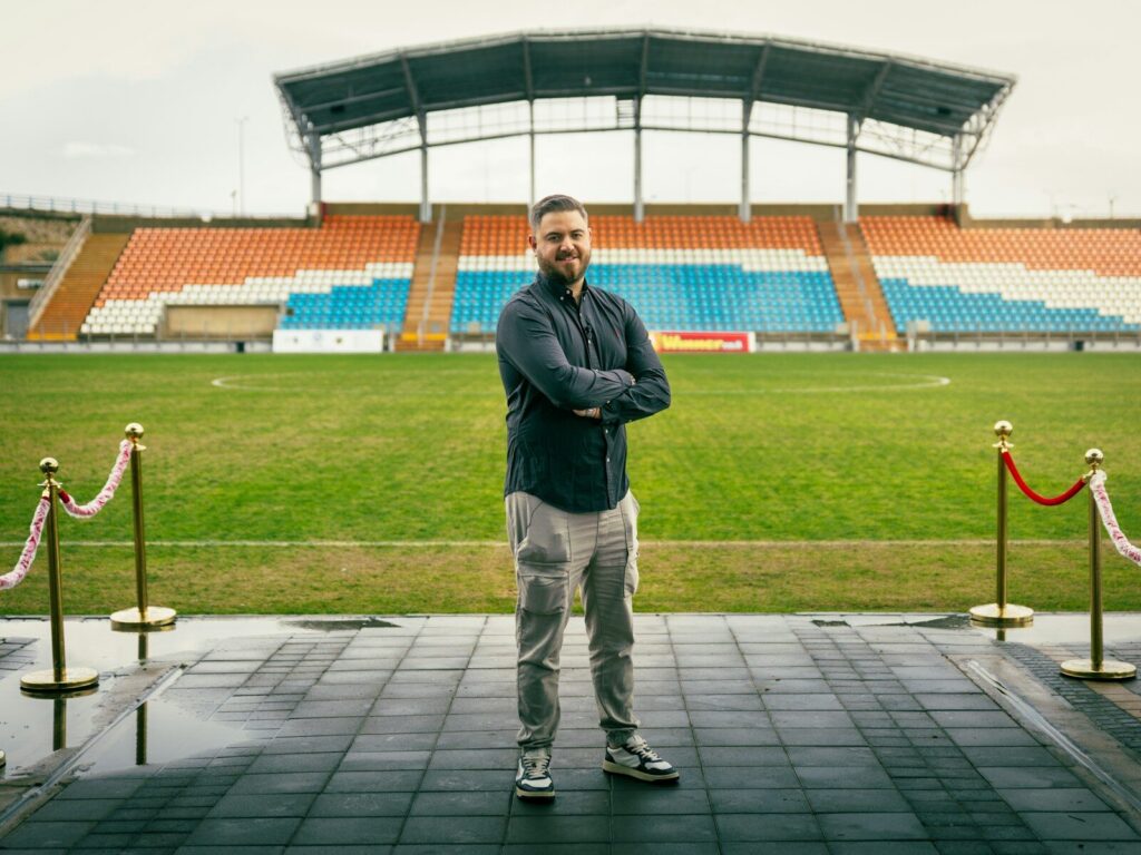 Amaranto Perea, entrenador del Independiente Medellín, durante un partido o rueda de prensa del equipo