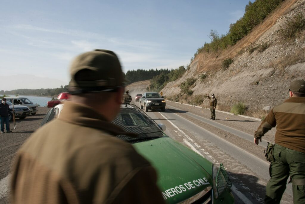 Efectivos de la Fuerza Pública en una operación sobre la vía Panamericana, en el Cauca