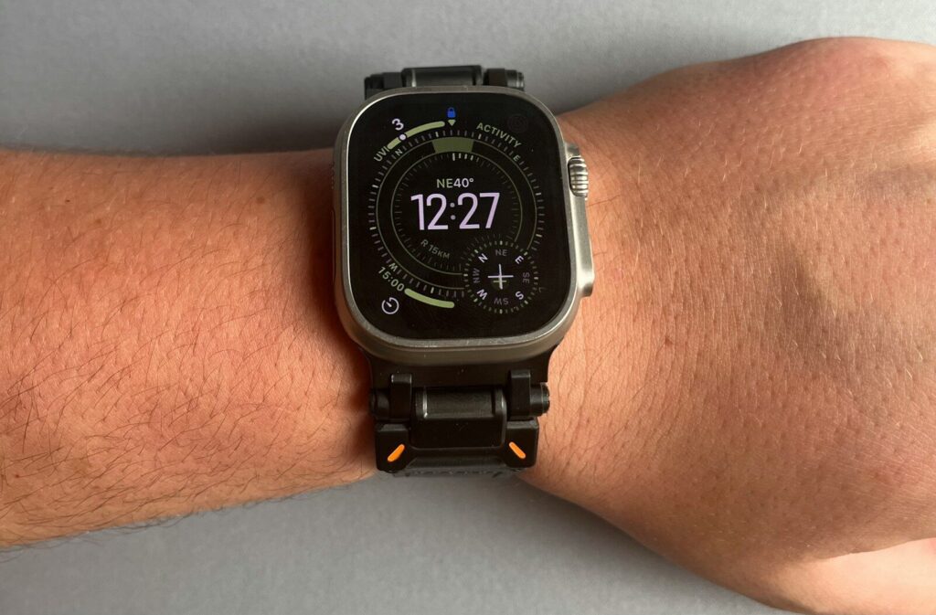 Reloj inteligente de lujo con funciones de navegación y actividad deportiva