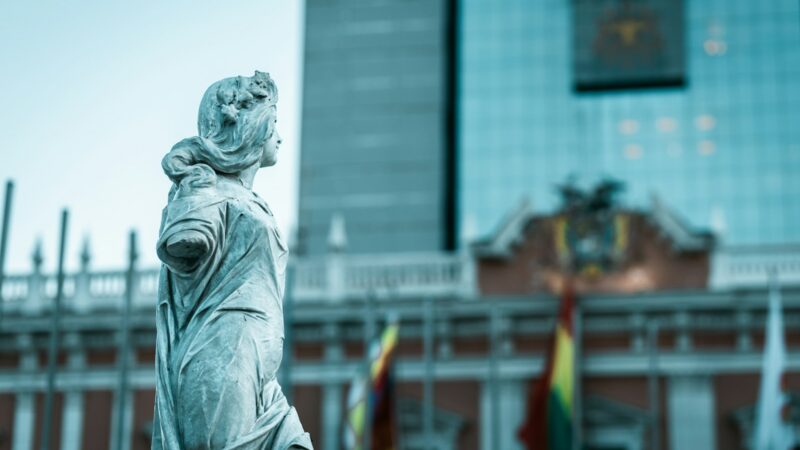 Edificio institucional en Bolivia relacionado con una investigación sobre la Fiscalía General y presuntas redes de narcotráfico