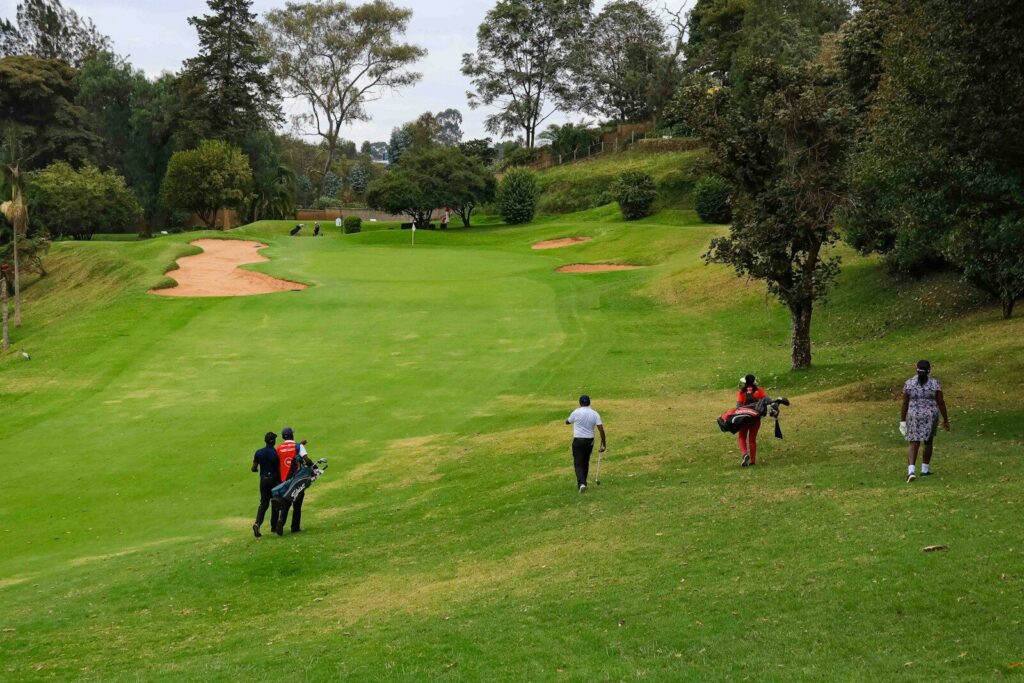 Recorrido de césped, hoyos y bunkers del campo de golf La Florida, en Bogotá.